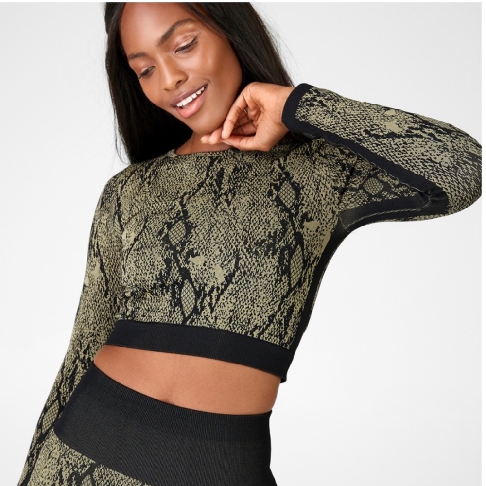 Fabletics 2 piece set. Top size medium bottoms size small. Brand new!! #4